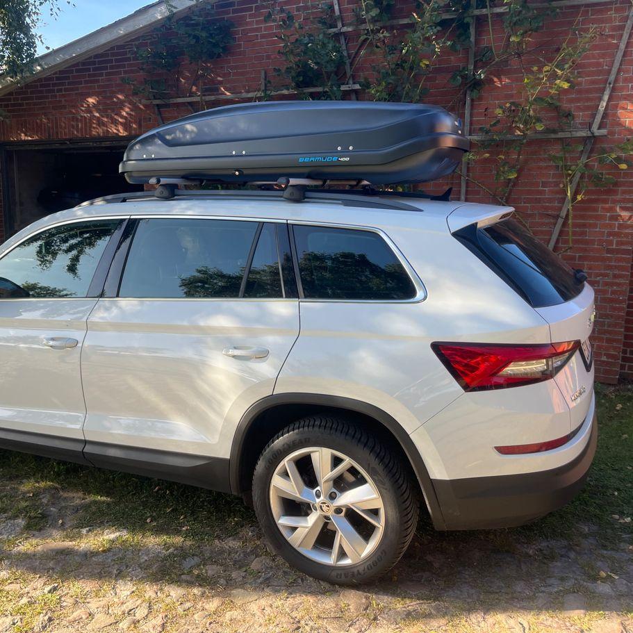 Dachbox auf Fahrzeug